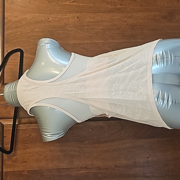 Halara tank - Picture 2 of 8